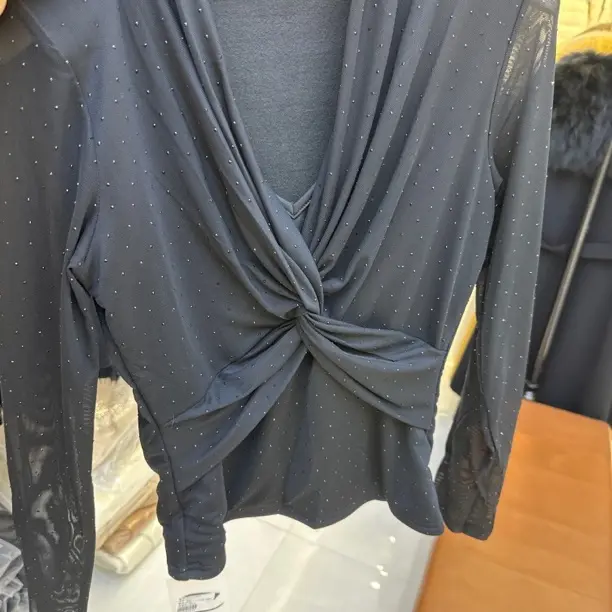 韩系高级感御姐V领长袖上衣女秋冬时尚穿搭修身显瘦