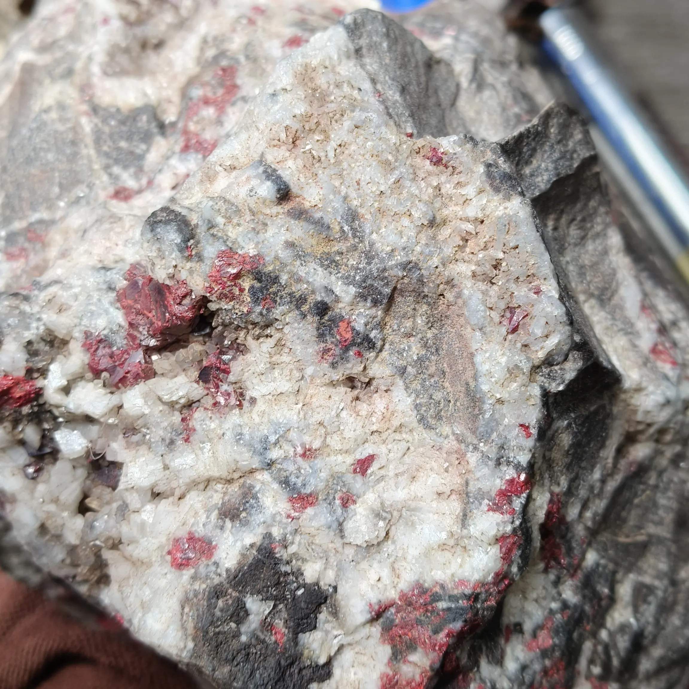 天然辰砂朱砂原石随行摆件