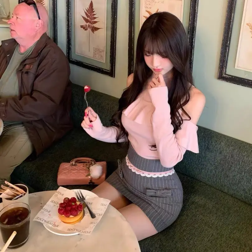 莹莹家纯欲辣妹千金风上衣