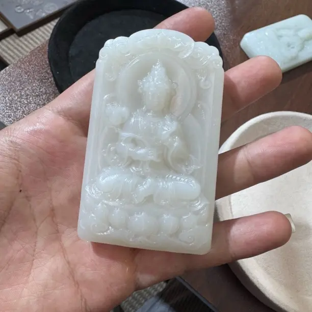 和田玉俄料观音牌