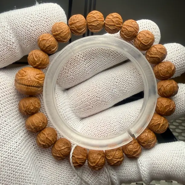 精品毒液猴头核桃文玩手串