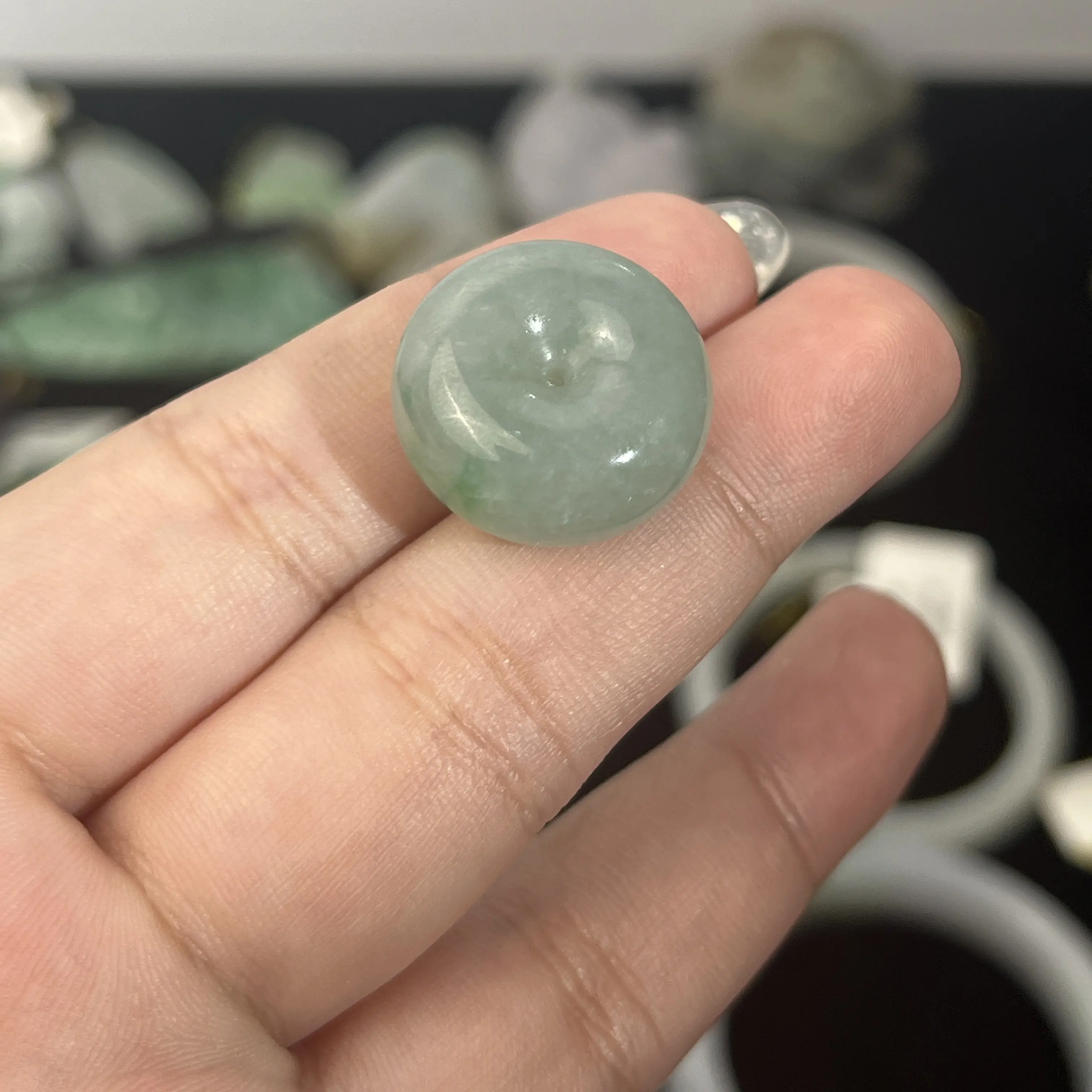 天然A货翡翠冰润路路通吊坠