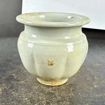 漂亮的小瓷罐素色