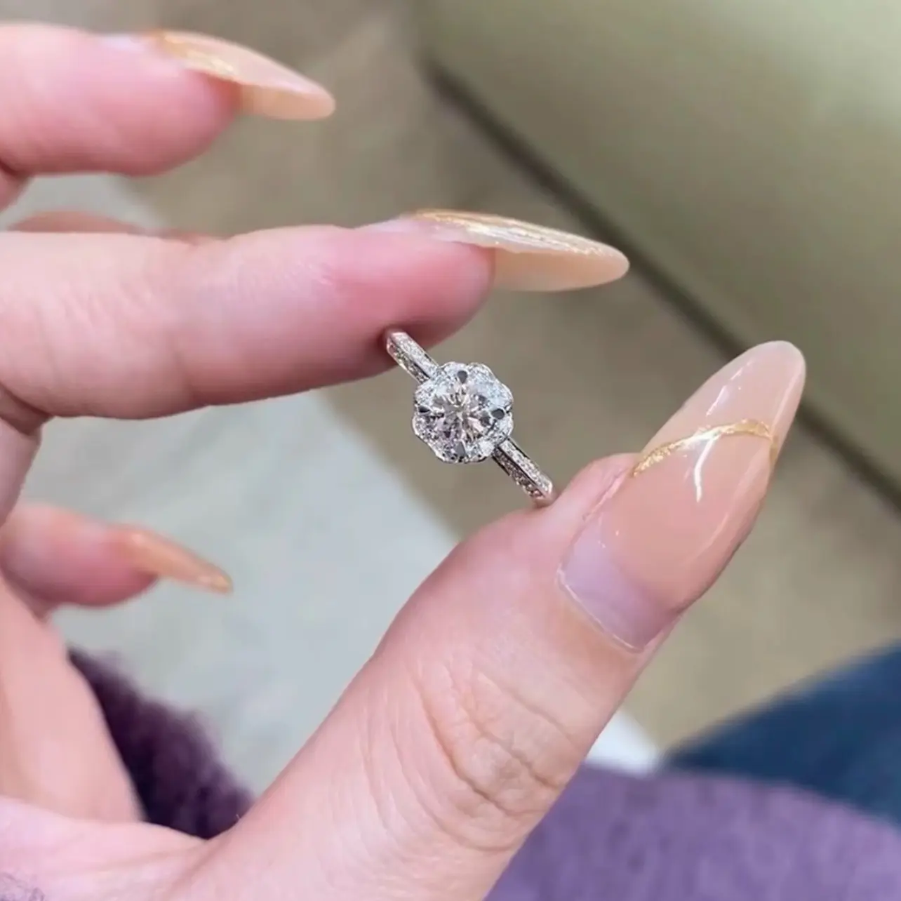 18K手捧花50分钻石戒指结婚经典精致