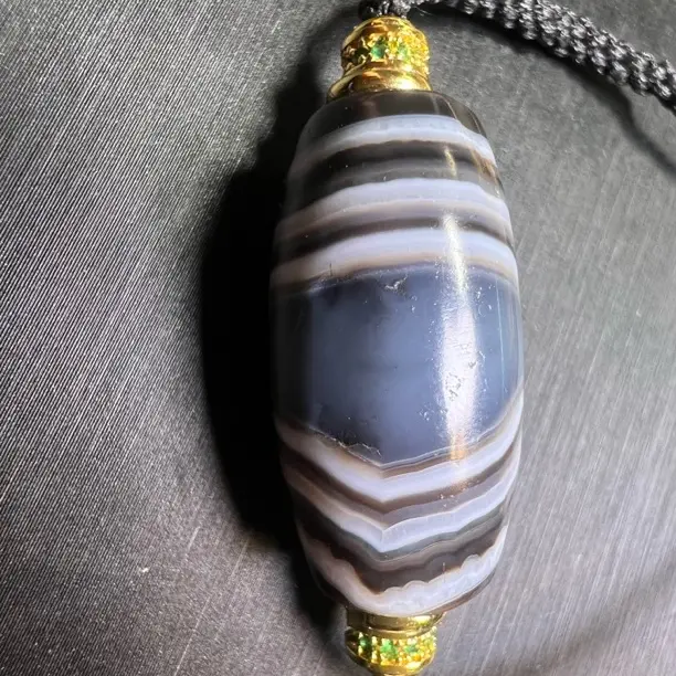 只买单纯的吊坠，没带链子，属的性质。吊坠 满蓝沁千岁老缠丝大眼睛