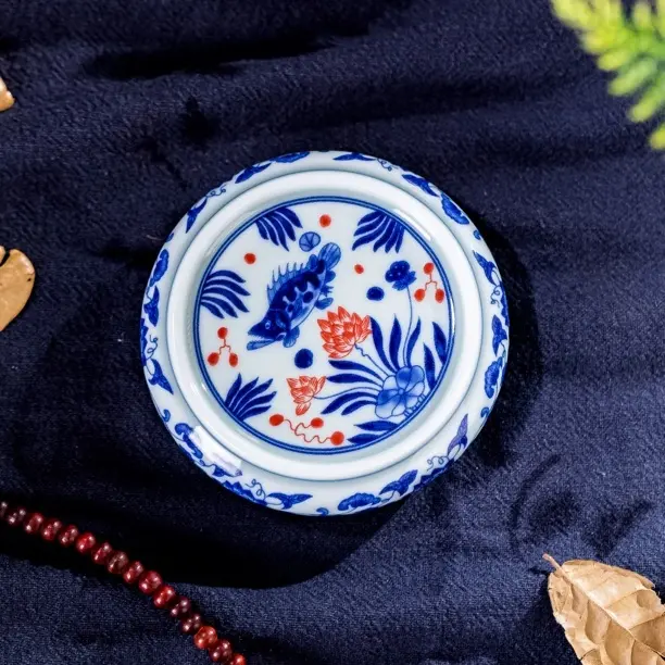 青花釉里红鱼藻图盖置