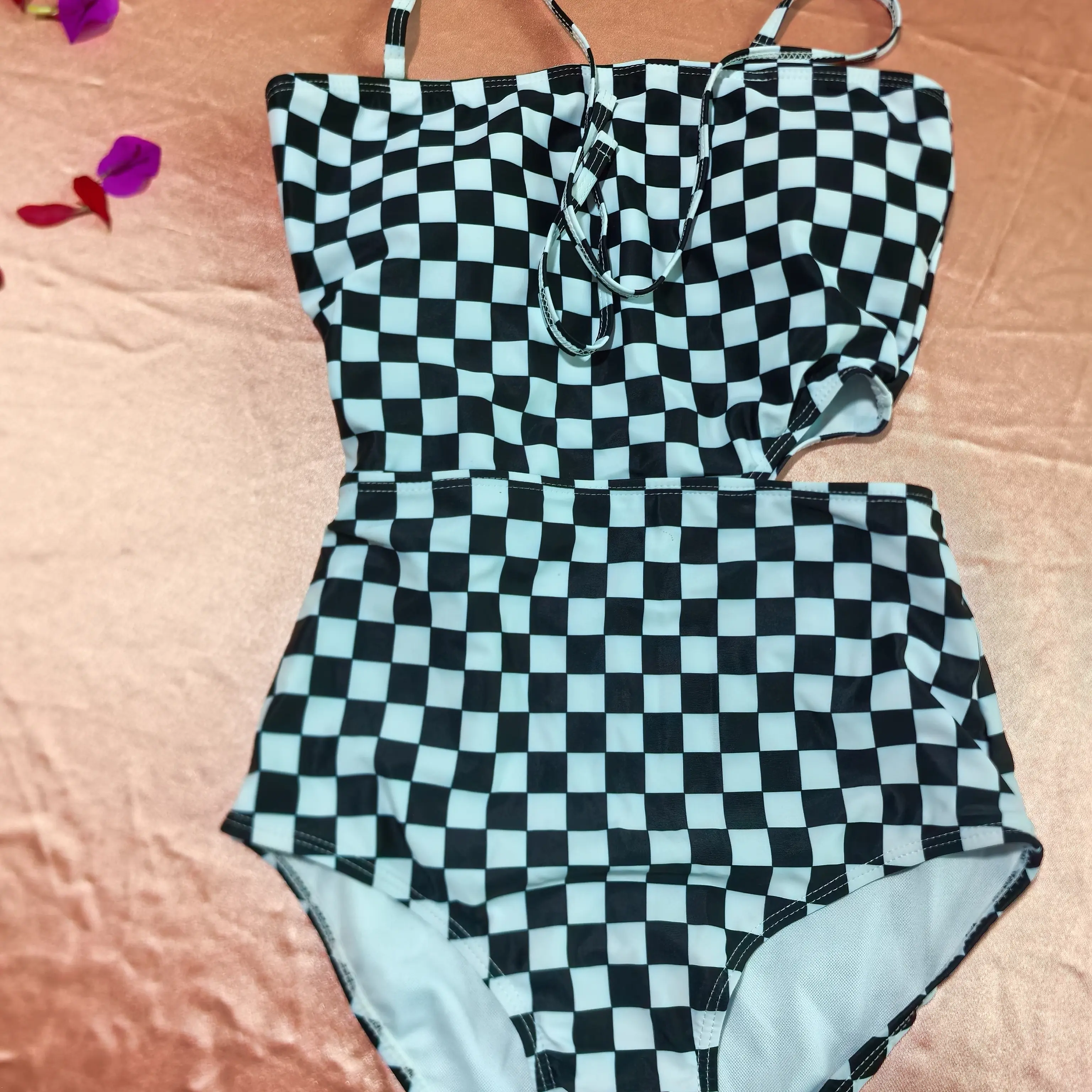 复古波点连体泳衣女夏季保守修身性感度假泳装