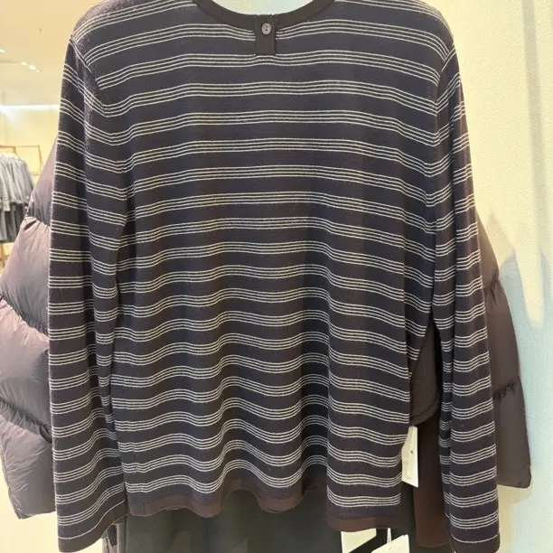 华诺二楼恩宝莉条纹毛衫