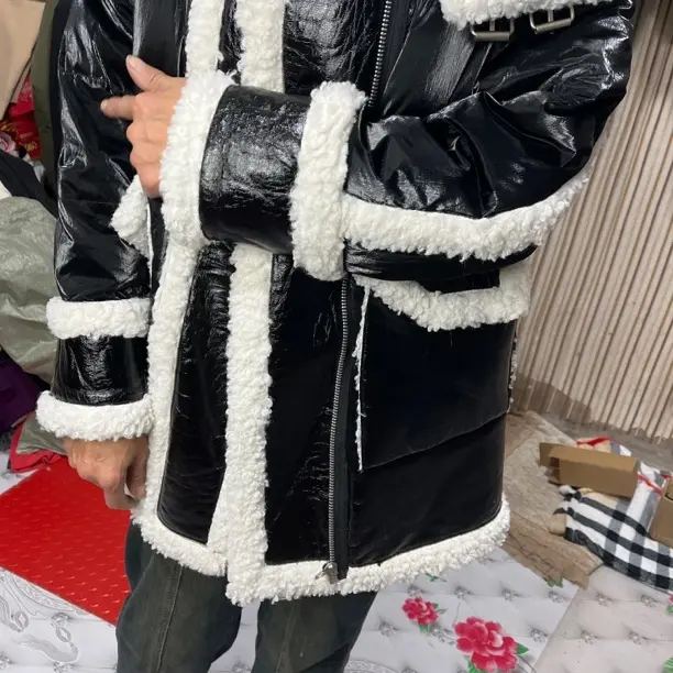 百搭休闲加绒女毛呢外套时尚实用之选