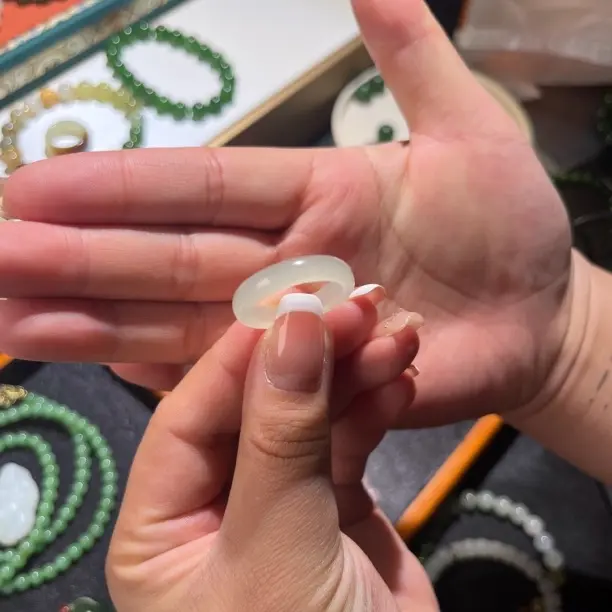 和田玉冰晴水戒圈