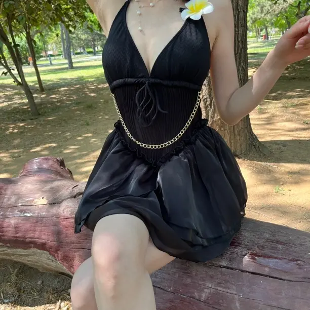 大码女款长袖连体泳衣防晒遮肚显瘦适合海边温泉度假泳装