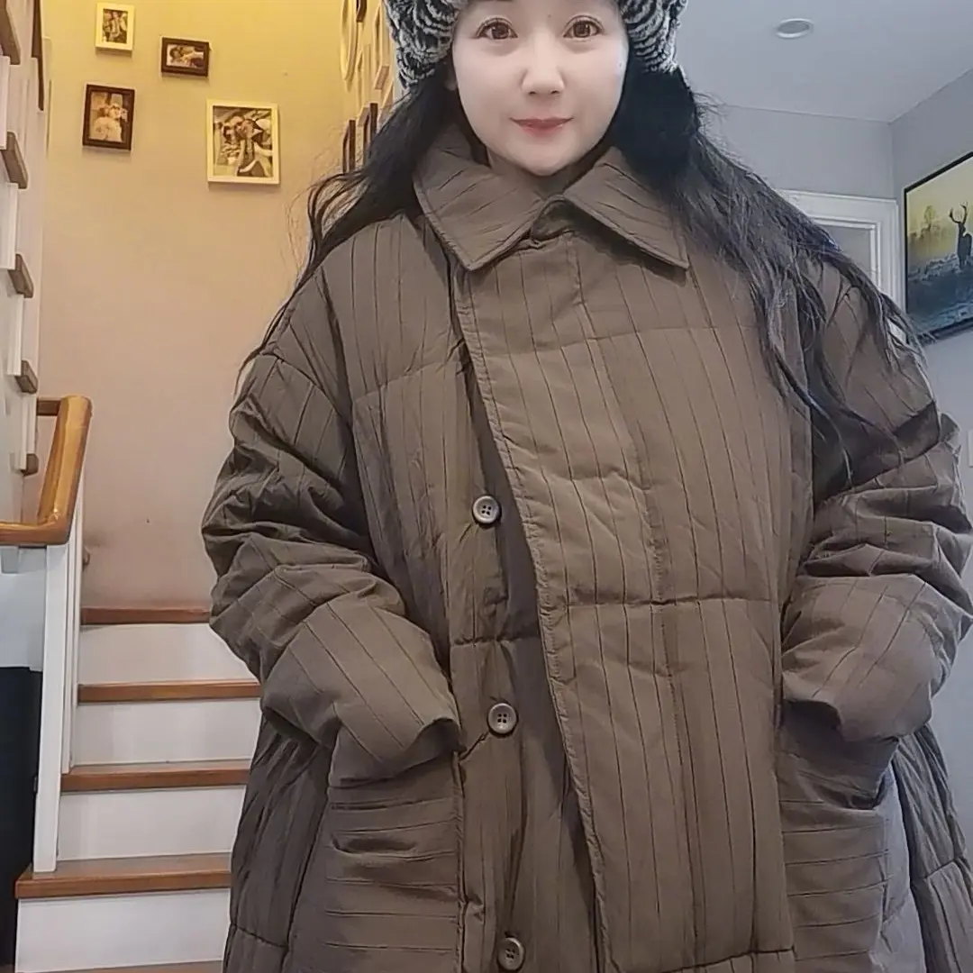 麻苏苏原创 长款女过膝翻领宽松加厚保暖冬季简约时尚羽绒服