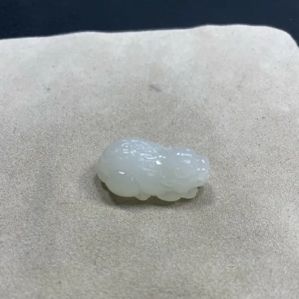 精美白玉貔貅吊坠