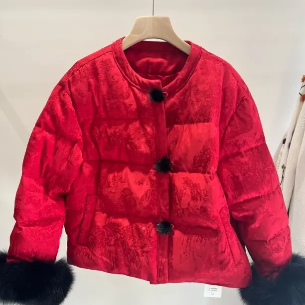 新中式国风白鸭绒服女冬款提花盘扣保暖时尚围脖流苏设计外套