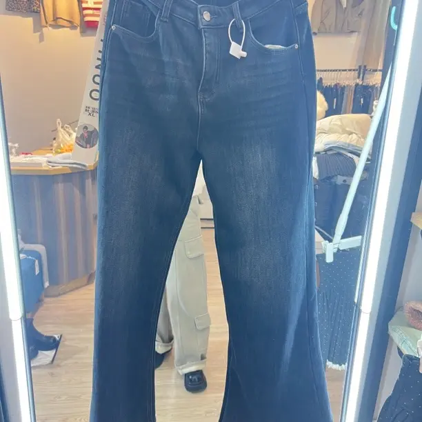 冬季加绒加厚高弹抗皱显瘦窄版直筒牛仔裤