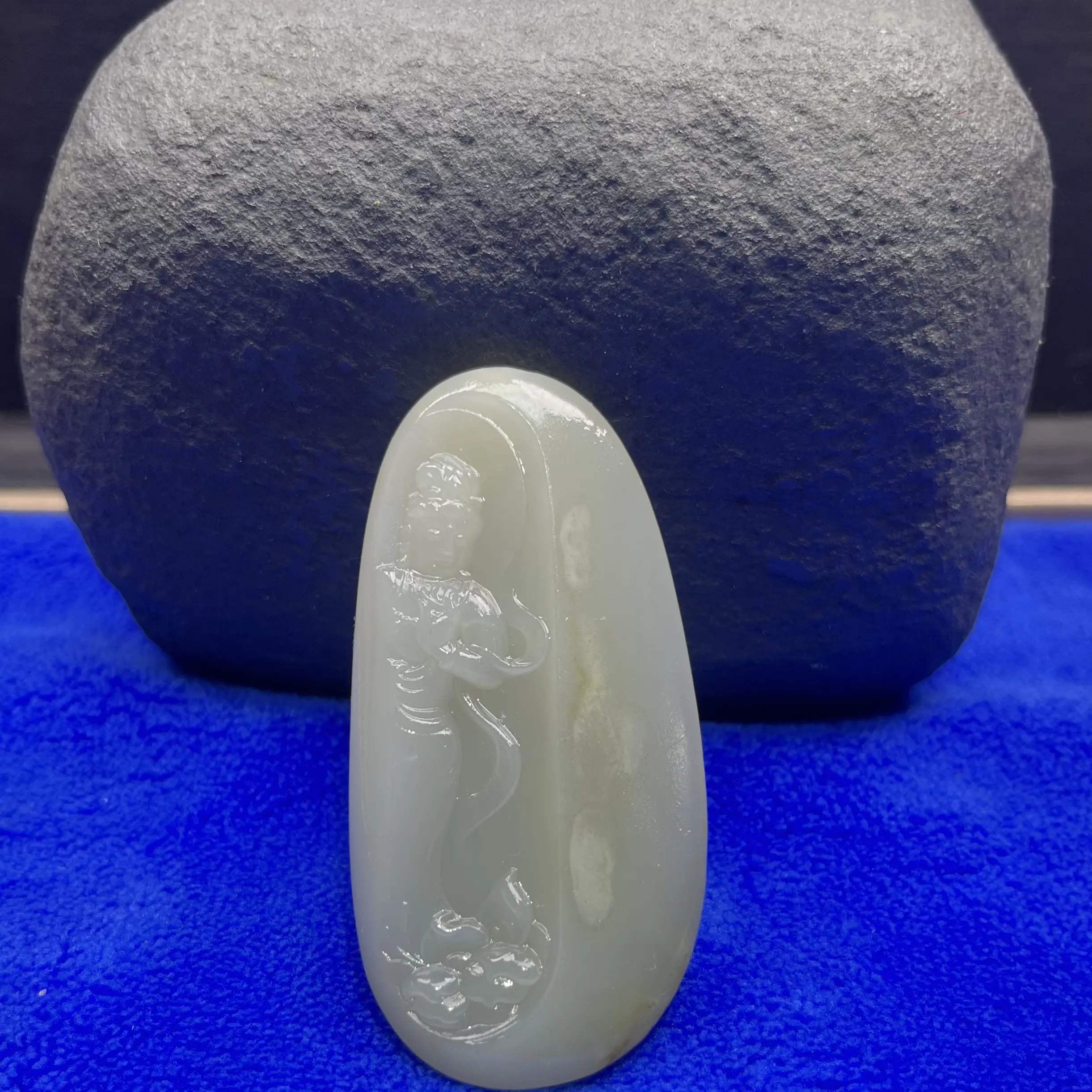 新疆和田玉站立观音50克