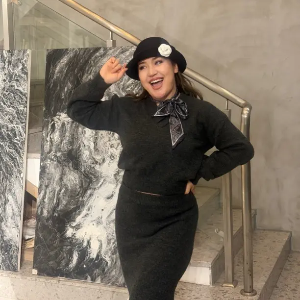 法式优雅珍珠山茶花礼帽女秋季卷边千金风帽子显脸小赫本风帽子