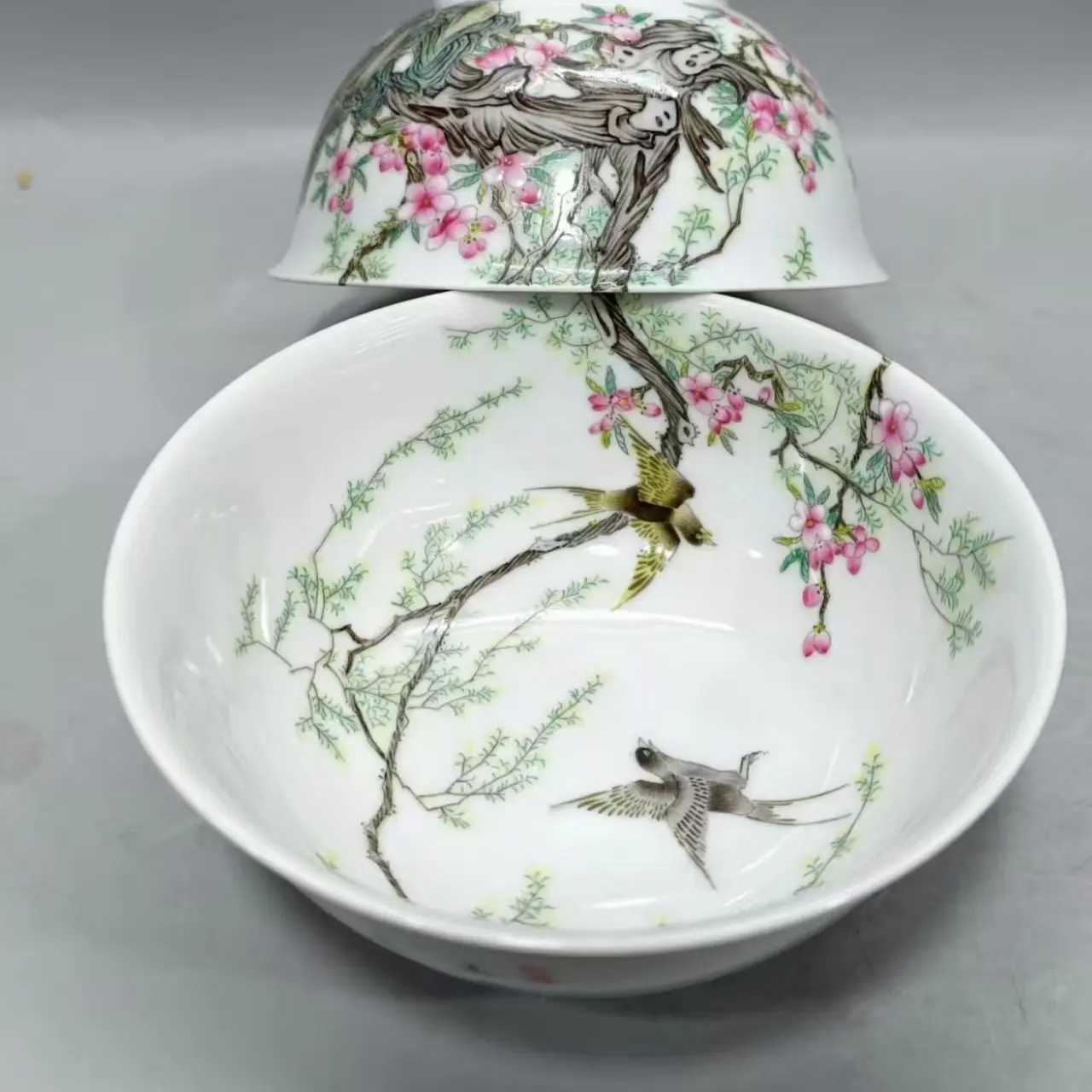 粉彩杏林春燕赏碗手绘一对