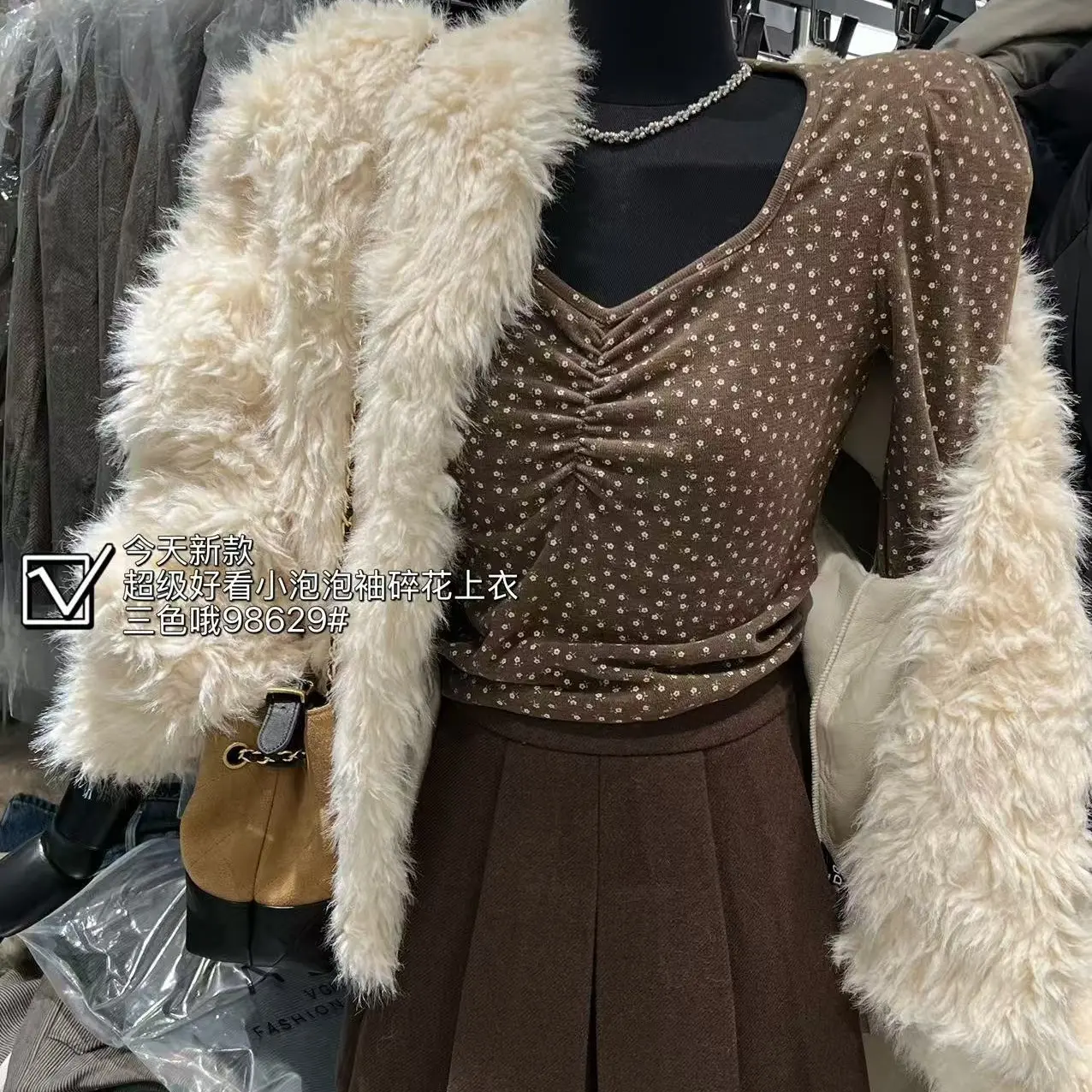 方领长袖碎花上衣秋季新款气质显瘦百搭内搭打底T恤