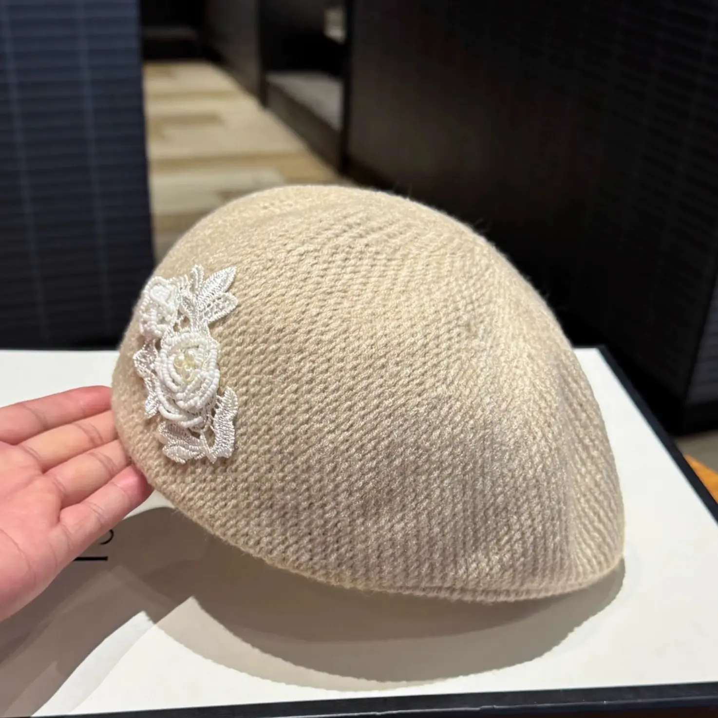 复古串珠花朵前进贝雷帽子女秋冬时尚百搭显瘦反戴画家帽英伦风