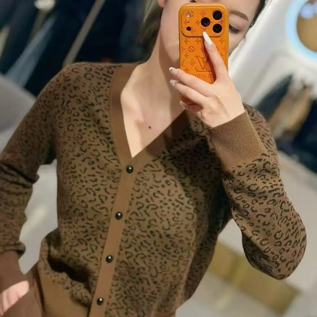 领姿  秋季豹纹针织开衫短款外套法式小众气质显瘦711739