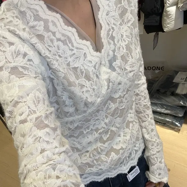 新款加绒蕾丝V领长袖修身显瘦打底上衣