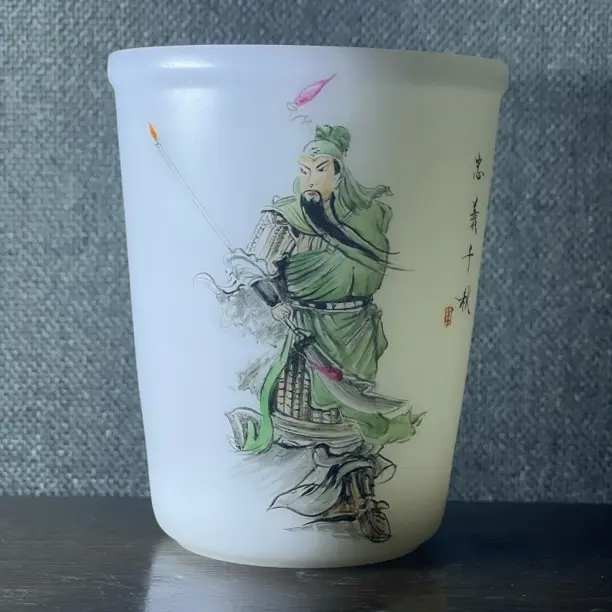 景德镇高白泥粉彩王安石抚琴喂鹅图案直筒杯