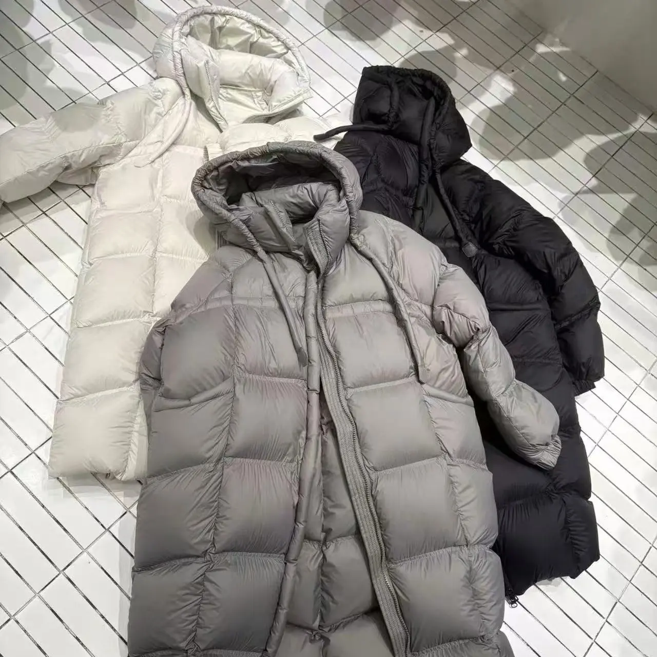 首嘉点点班班福利款 冬款连帽白鸭绒泡芙加厚保暖长款毛领可脱卸