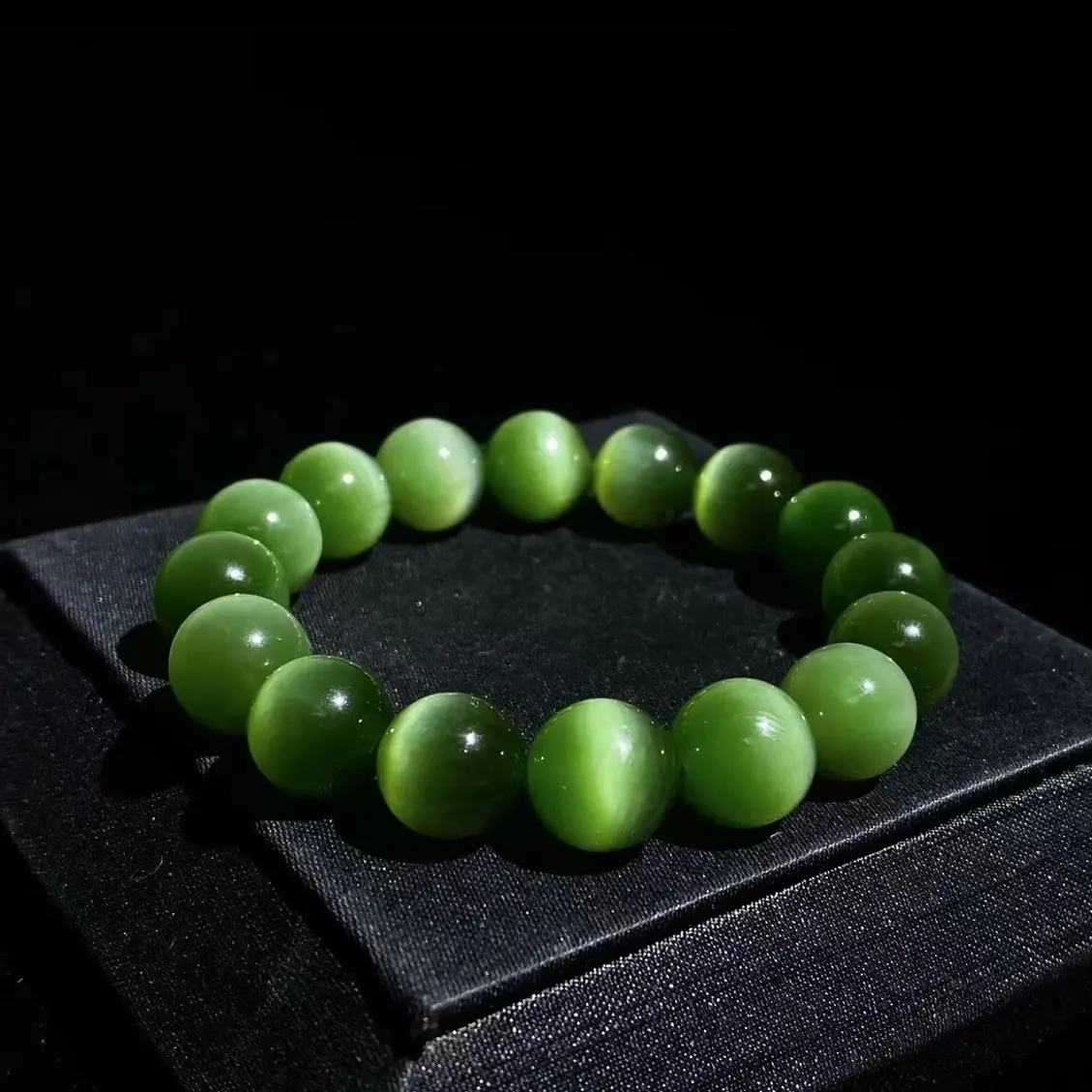 和田玉碧玉冰底一线绿猫眼手串
