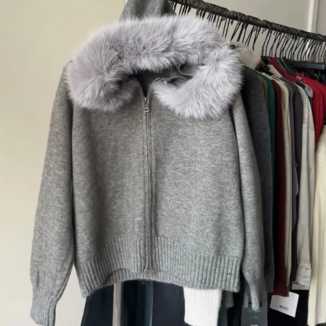 灰色秋季单排扣时尚开衫百搭气质毛领针织衫慵懒风