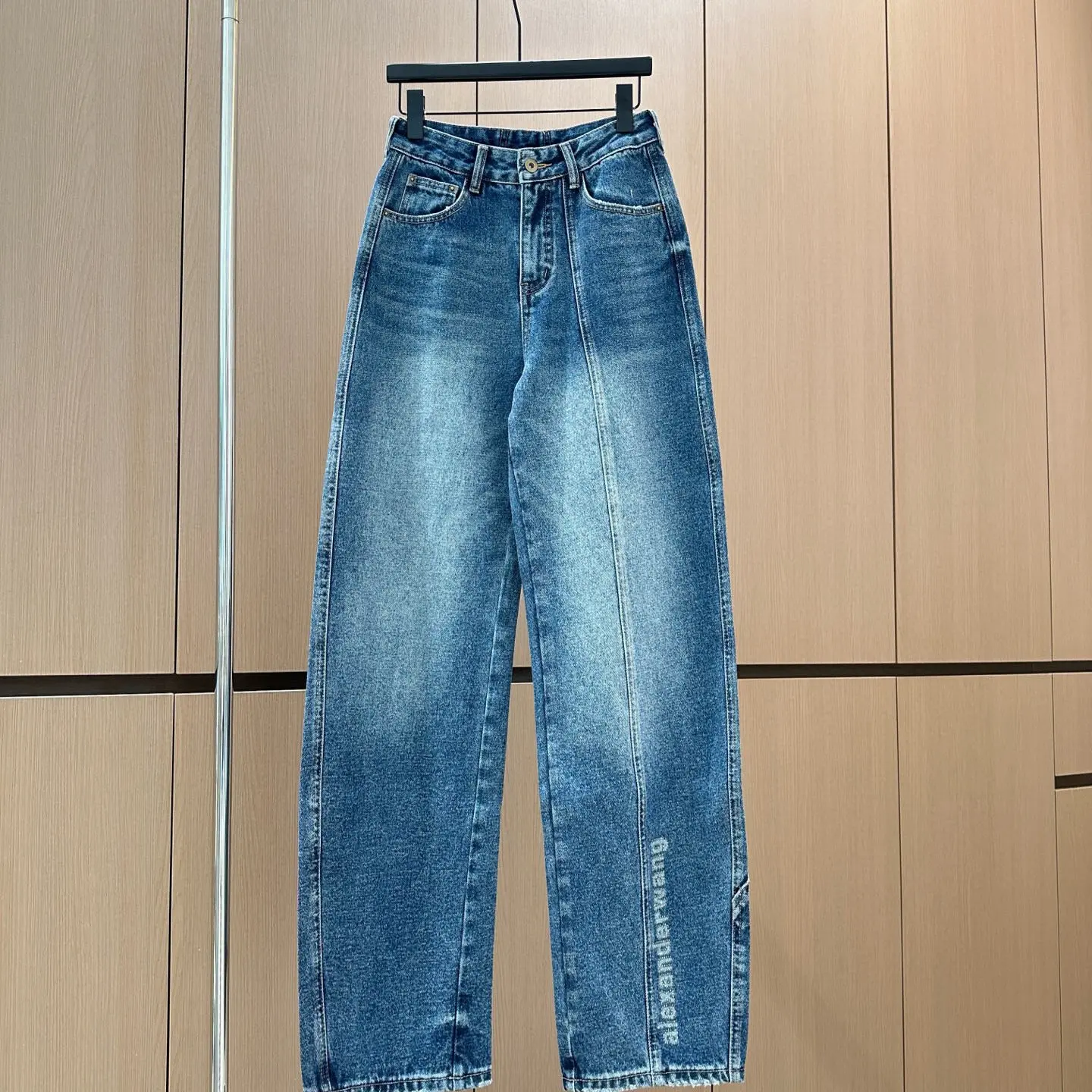 秋冬抓绒高腰宽松显瘦水洗弯刀直筒牛仔裤
