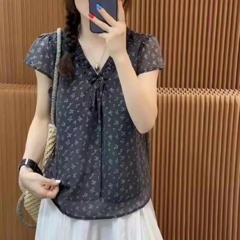 V领碎花衬衫女夏季时尚百搭宽松显瘦花色款气质上衣