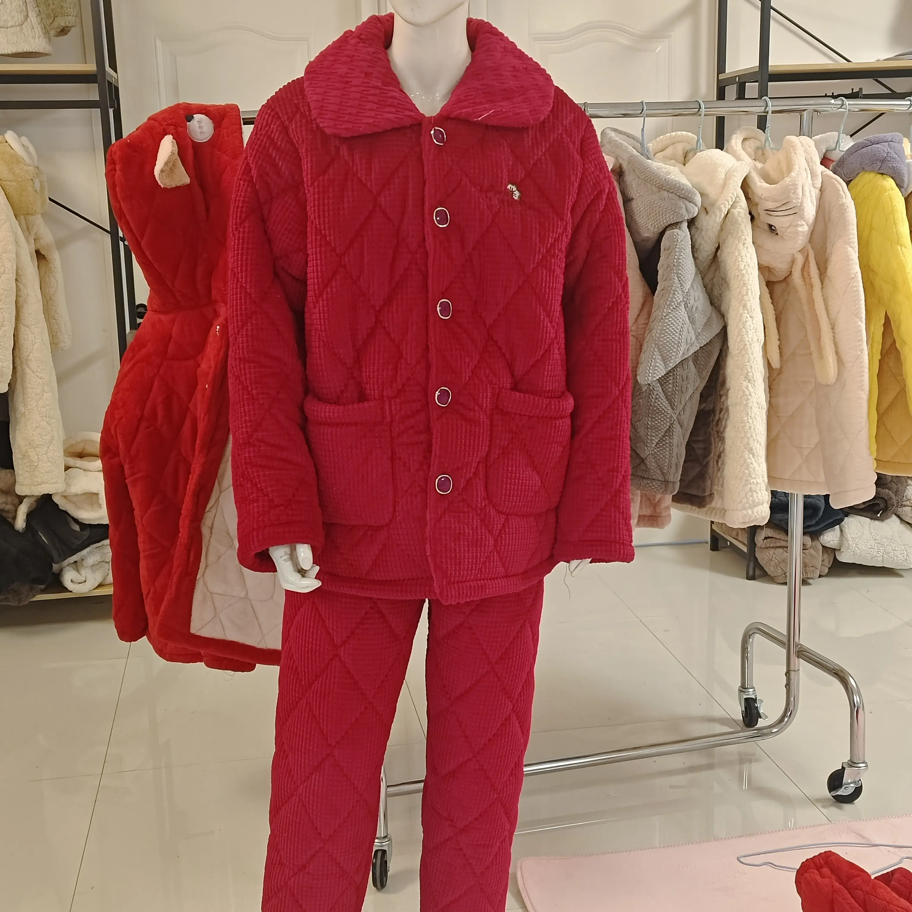 加厚三层夹棉加绒冬季中老年女士连帽珊瑚绒保暖家居服