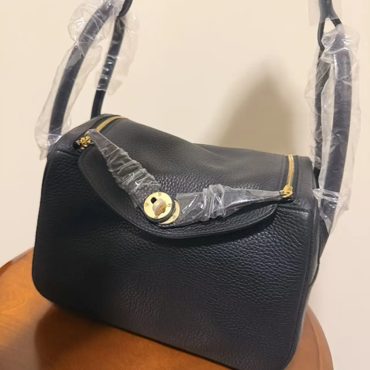 新款真皮斜挎女包大容量时尚百搭气质轻奢女包