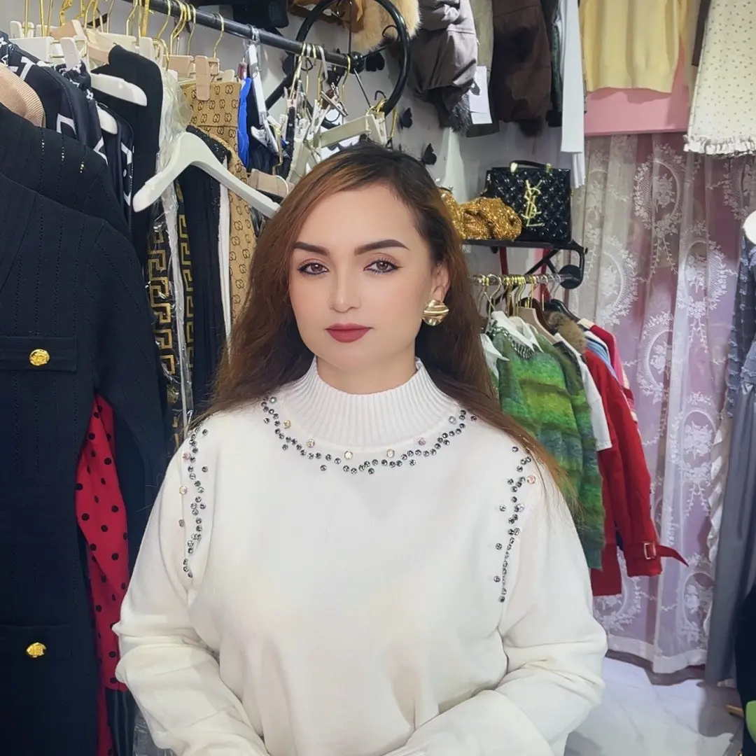 新款时尚复古钉珠半高领针织衫女装