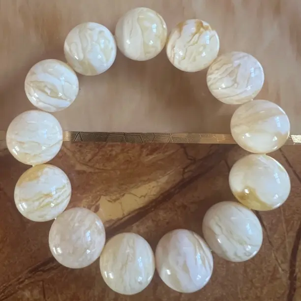 天然蜜蜡瓷白虎皮千层雪手串手工老型