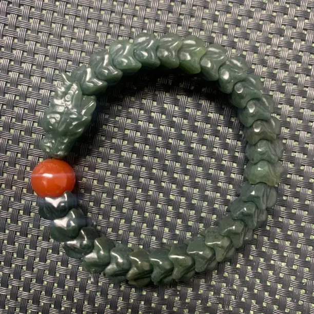 和田玉手工雕刻龙骨龙行天下手串