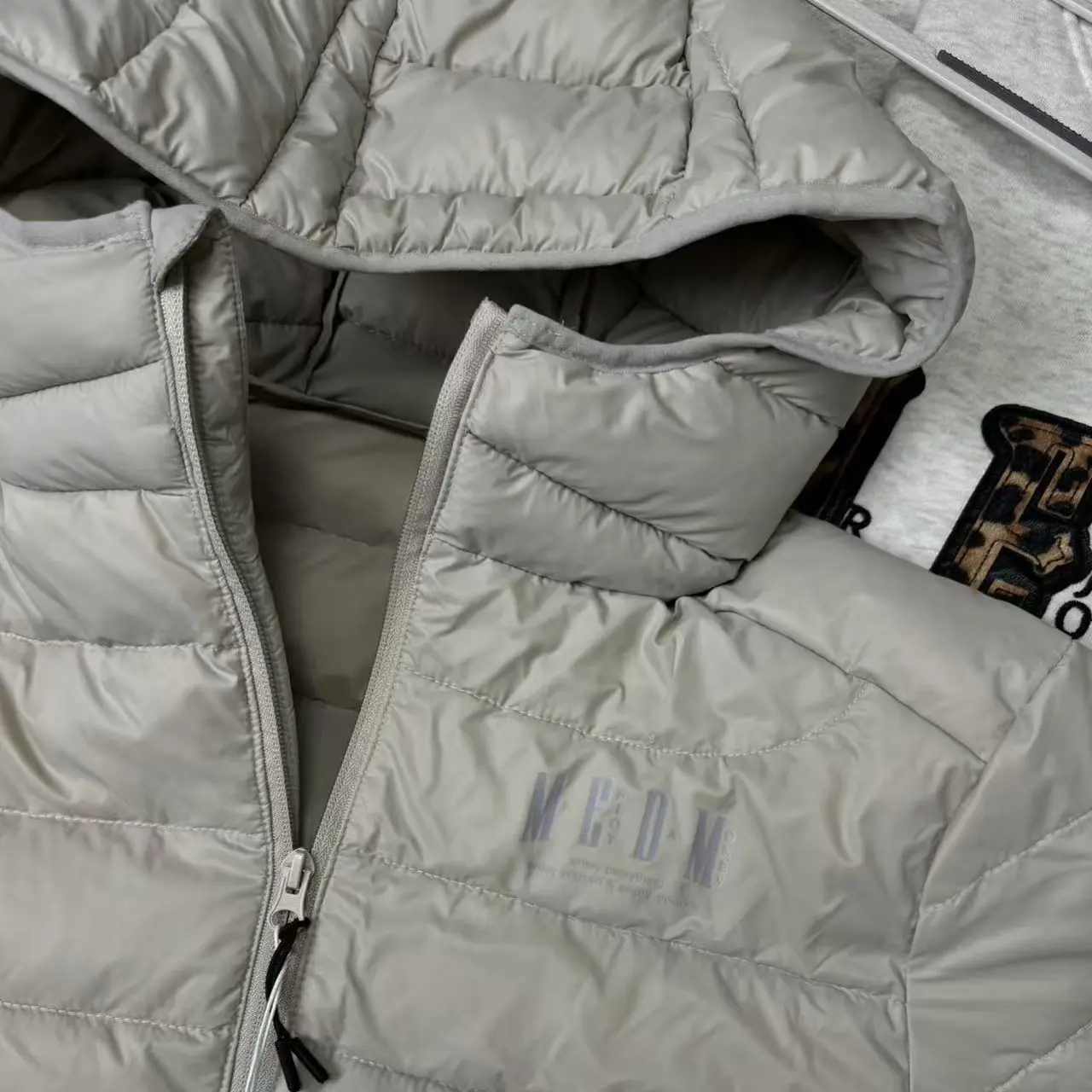 MEDM轻薄百搭外套冬季户外防水保暖连帽排骨羽绒服男女