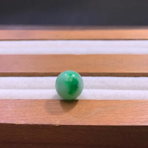 天然缅甸翡翠a货-飘辣阳绿圆珠9➕