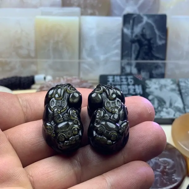 貔貅颈饰金曜石雕刻瑞兽