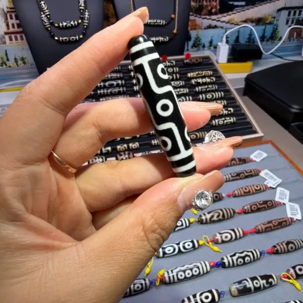 九眼玉珠精美玉石挂件