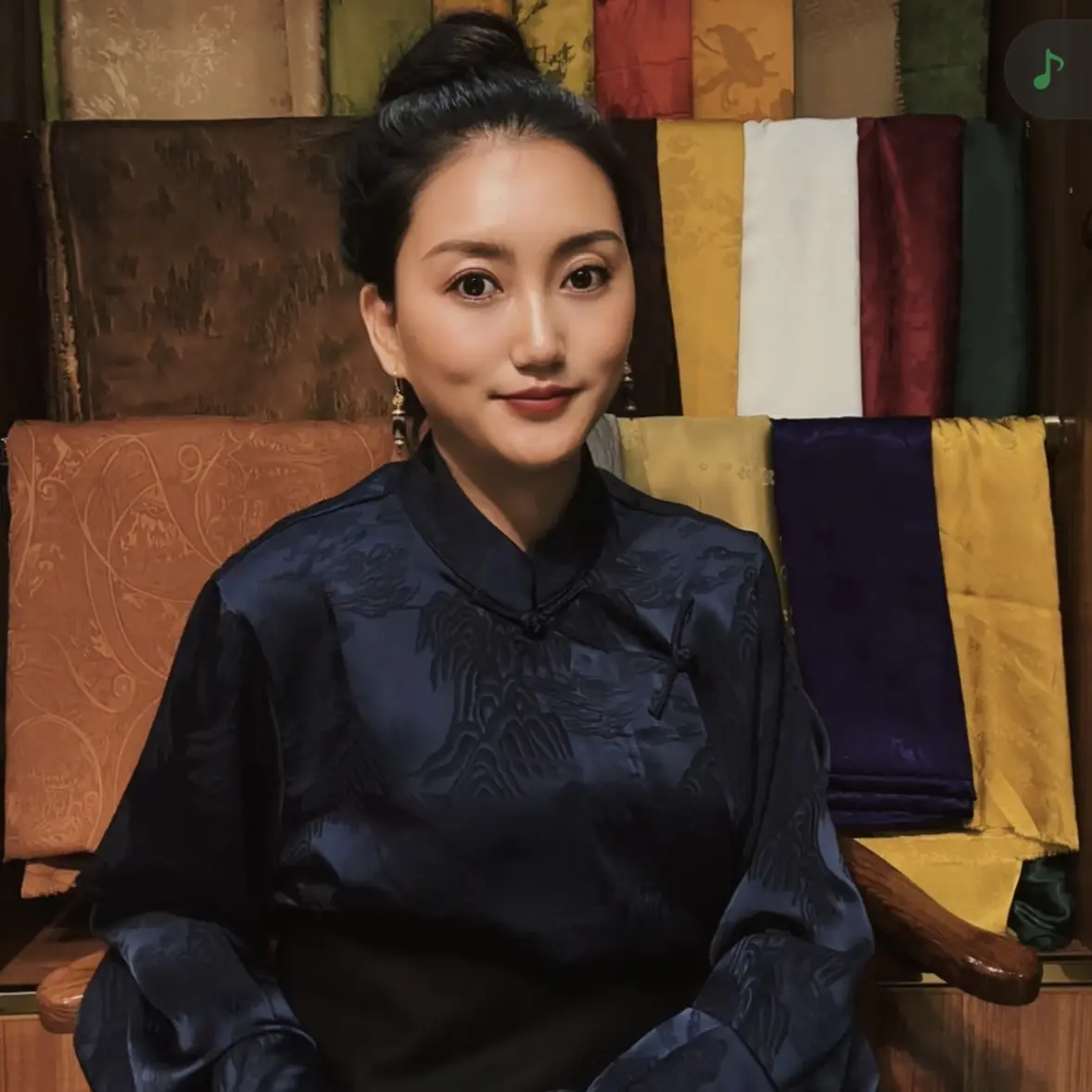 民族风藏装女士桑蚕丝简约长袖上衣百搭民族服装