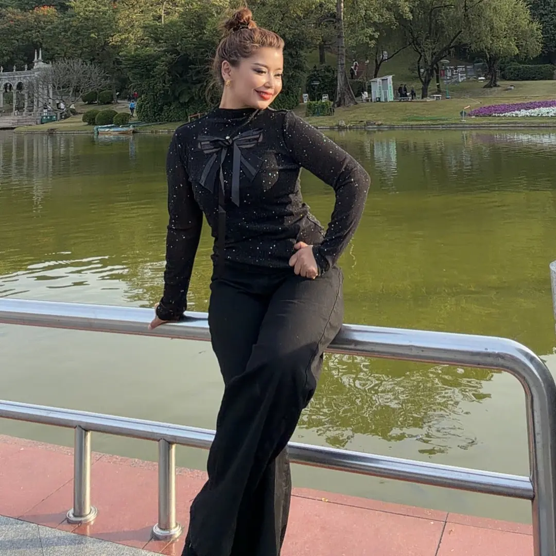 韩系性感镂空亮丝烫钻蝴蝶金属扣辣妹设计感长袖上衣女