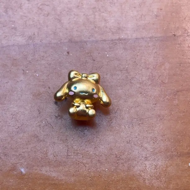 足金玉桂狗。     