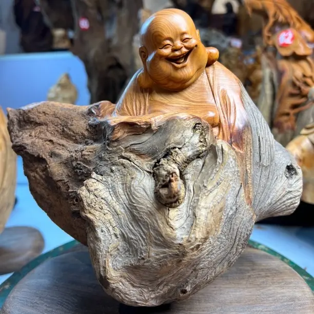 崖柏随形巧雕纯手工精雕陈化弥勒佛摆件
