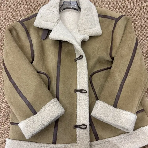 短款女士冬季加厚保暖外套