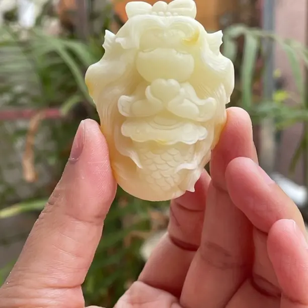 新款蜜蜡白花蜜美人鱼公主，雕工精致可爱，克重19.67克