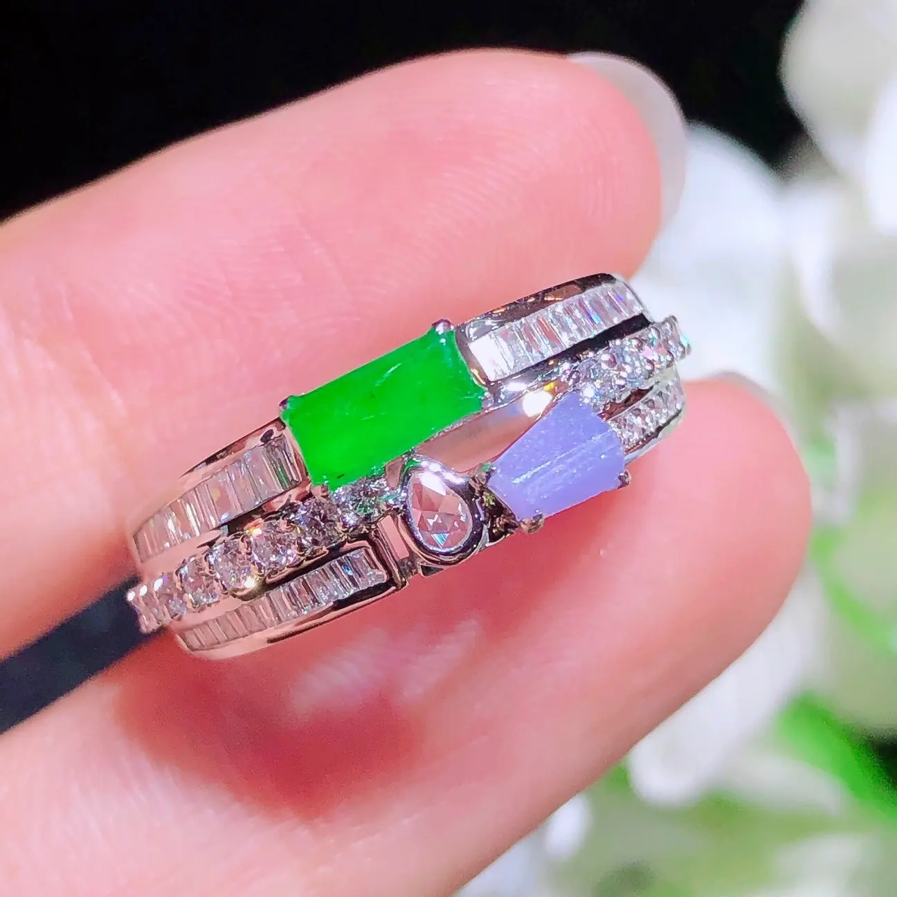 天然缅料A货翡翠双色随型戒指18K金镶钻