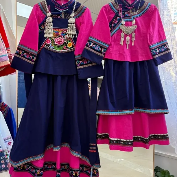 布依族壮族传统民族风玫红色刺绣立领七分袖修身大摆裙套装