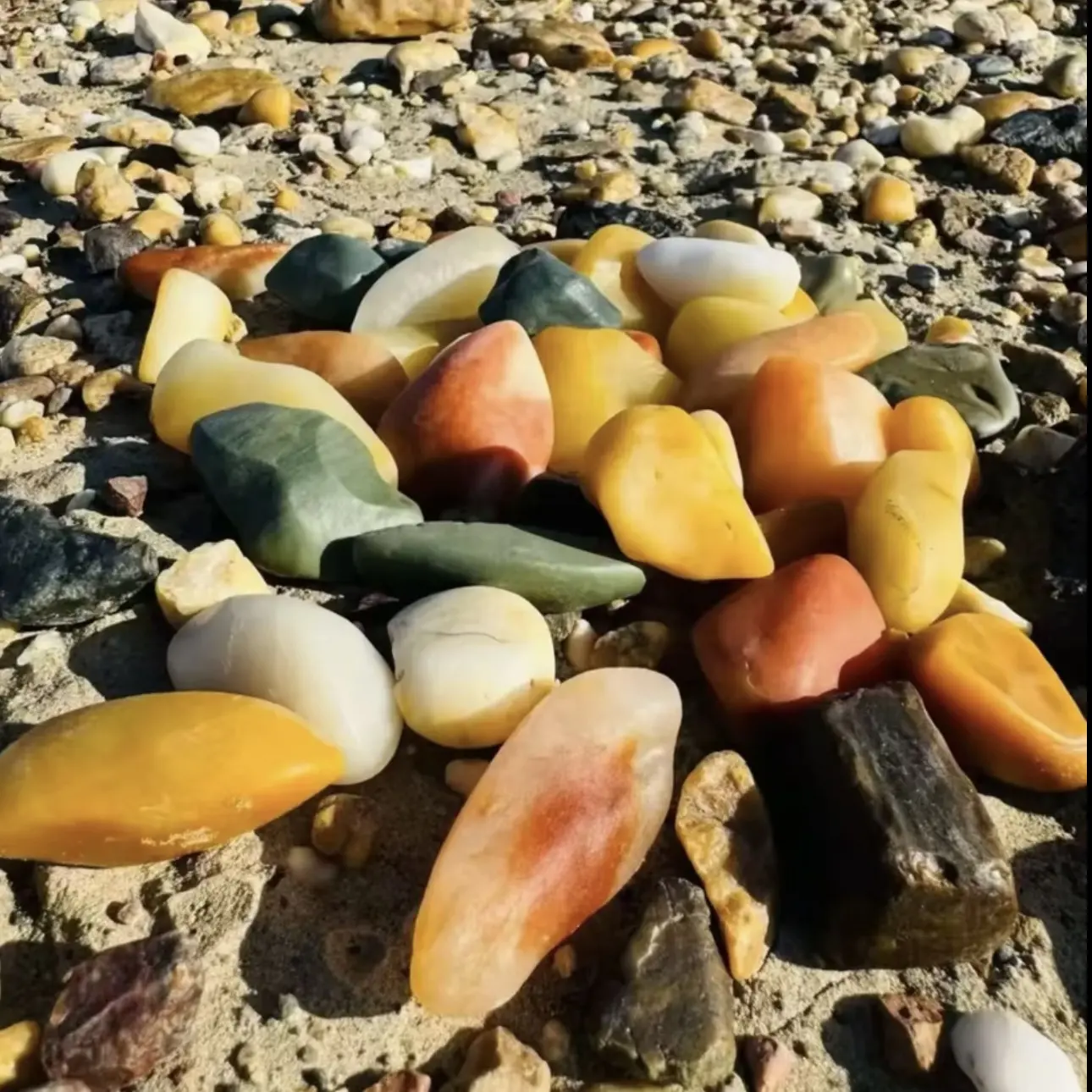 天然戈壁五彩石盆景观赏原石摆件